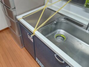 ヤマハのトップオープン食洗機を撤去する 　ステンレス蓋規制線